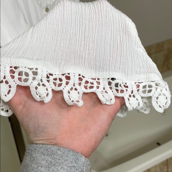 White romper - Picture 5 of 7